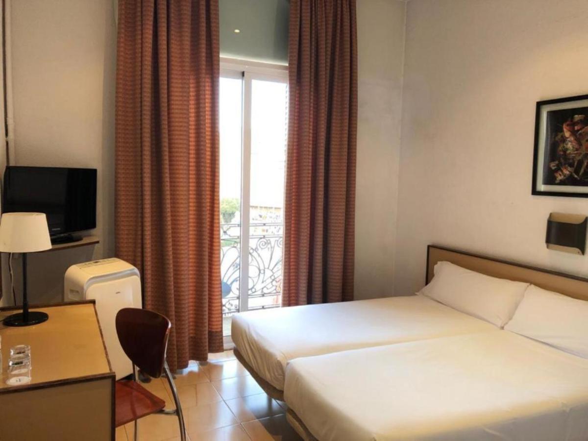 Hotel Monegal Барселона Экстерьер фото