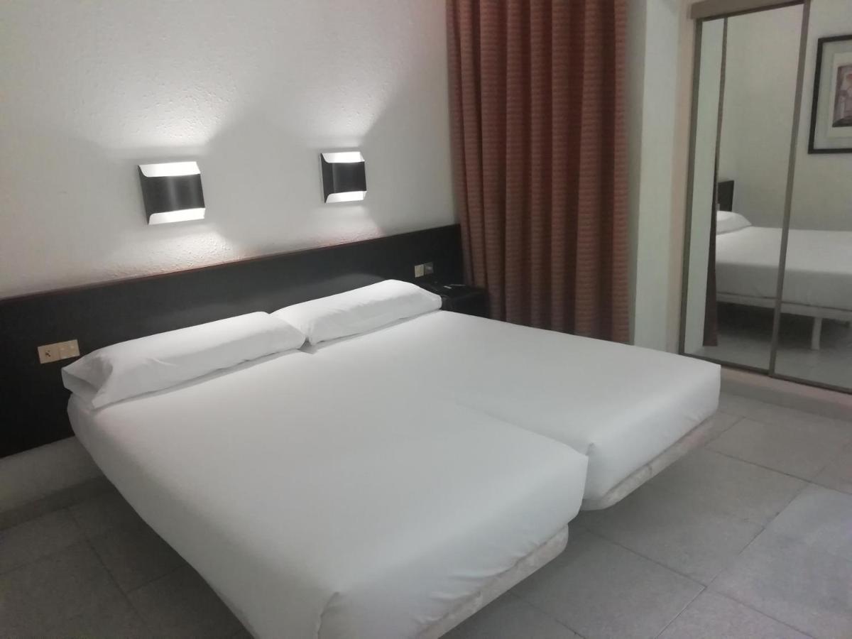 Hotel Monegal Барселона Экстерьер фото
