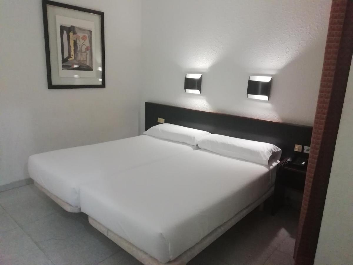 Hotel Monegal Барселона Экстерьер фото