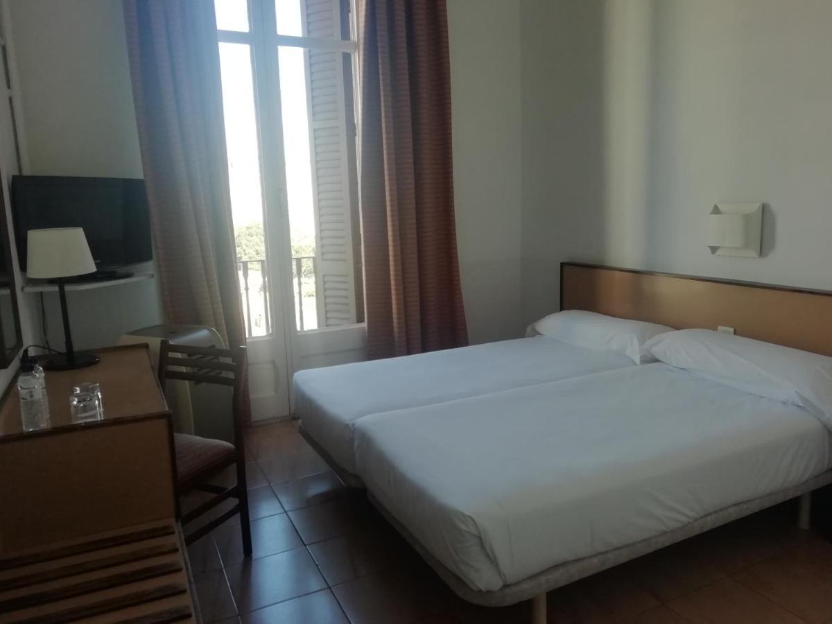 Hotel Monegal Барселона Экстерьер фото